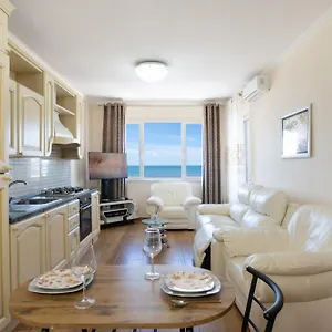 apartment-on-the-beach-durrs2.albaniahotels.org/
